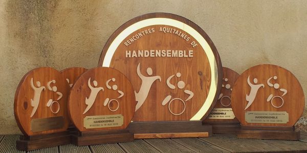Trophées en bois pour tournoi de handball